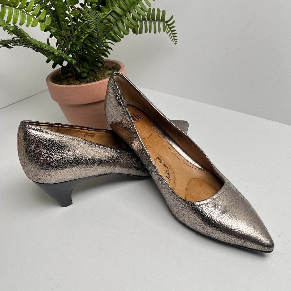 Sofft Brand woman heels.Size‎ 9.5M Leather Silver Gray